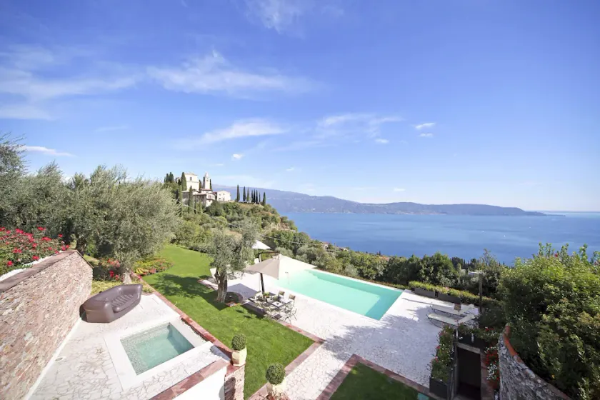 Villa Teodora in Toscolano-maderno - Image 1