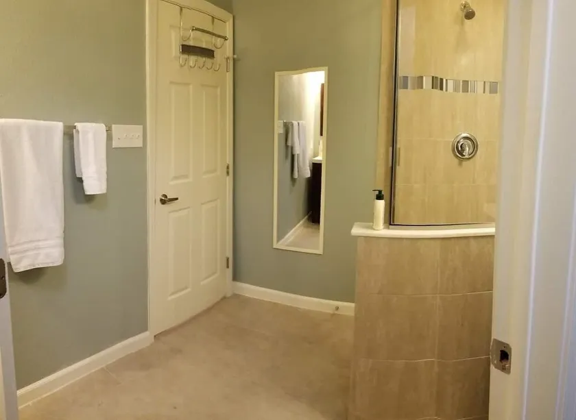 Cozy Veteran owned apartment. - Image 1