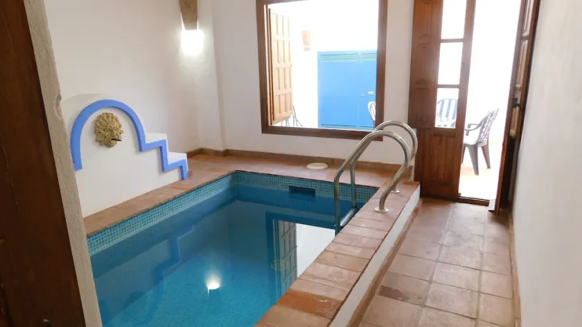 Charmerende rækkehus med indendørs pool - Image 1