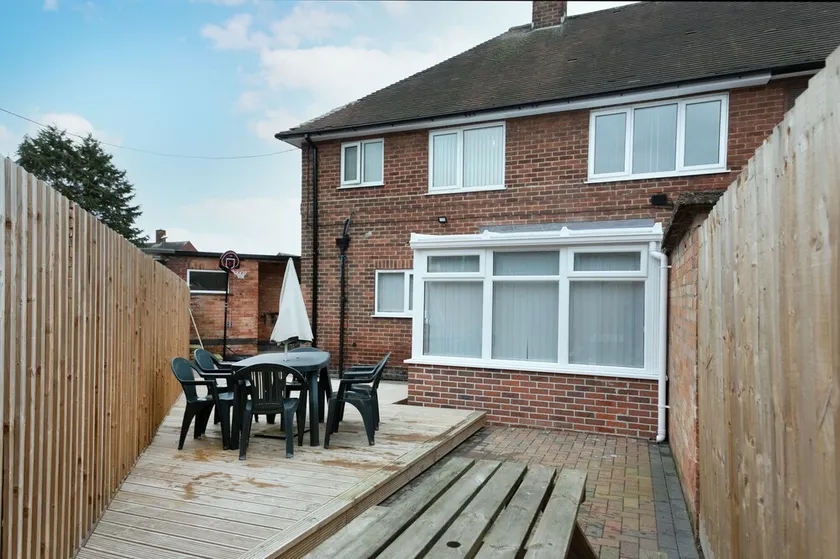 Nottingham Top Serviced Home - Image 1