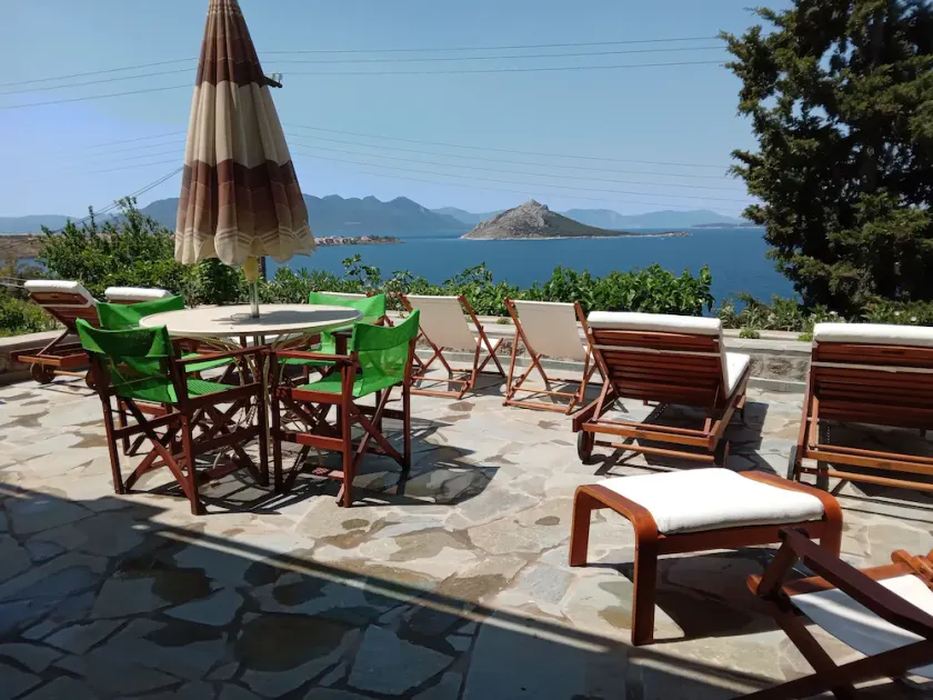 Spacious Sea-View Home with Large Terrace in Quiet Area - Image 1