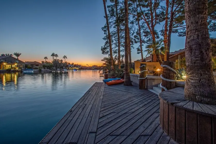 GORGEOUS Val Vista Lake Front; Htd-pool, spa, putter grønt, kajakker, cykler, fiskeri - Image 1