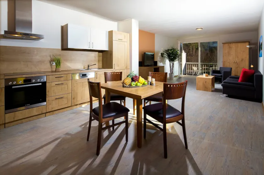 Jenner, 1-2 pess., 72 m², quarto, sala de estar, kitchenette, casa de banho, duche e WC, varanda - Image 1