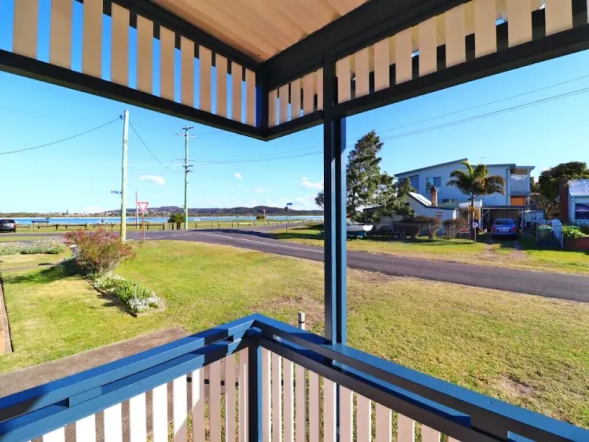 Waterside Retreat at Blacksmiths Beach - Swansea Channel - Image 1