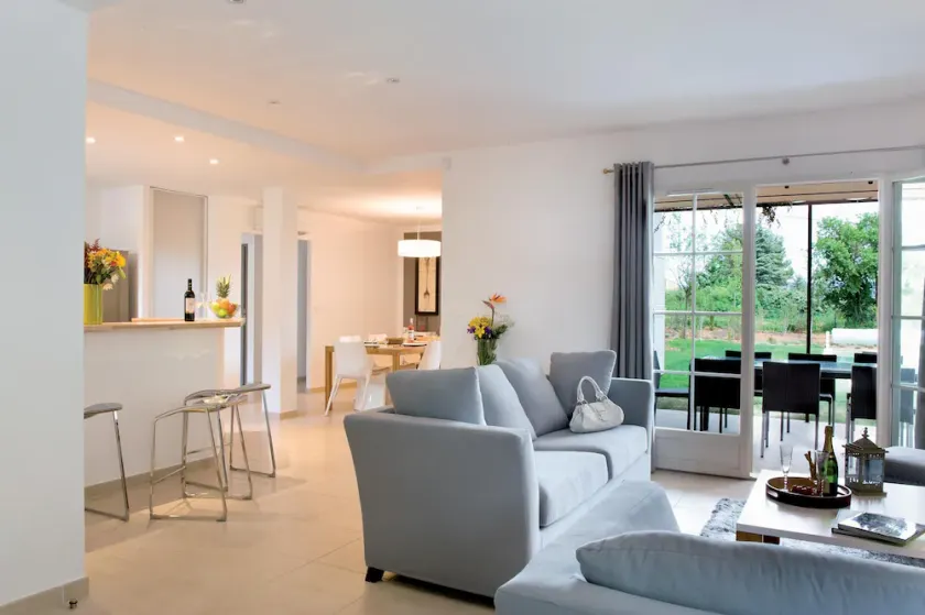 Luxury Provencal villa with view on the Lubéron surroundings - Image 1