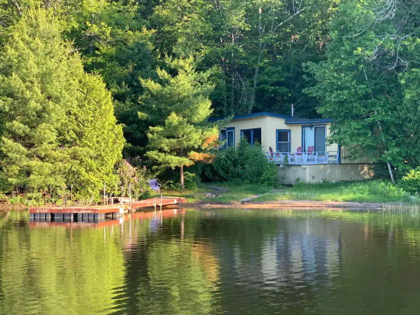 Cute cabin on Donnell Pond near Bar Harbor and Acadia - Image 1