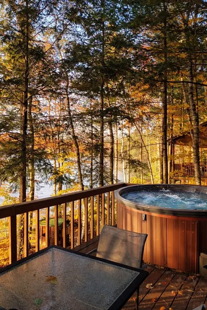 Sunset Beach Chalet W / Udendørs Hot Tub på Lake Arrowhead! Kajakker, Wi-Fi, Pool! - Image 1