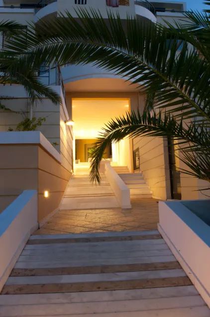 Elizabeth Suites - Image 1