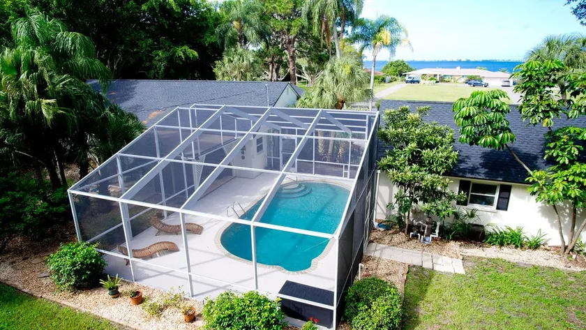 Heated Pool + Game Room + Sleeps 12 +12 min Beach - Image 1
