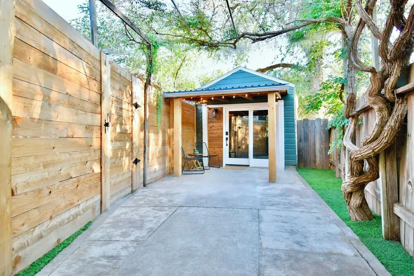 Tech Terrace Tiny Home • 2 Blocks To J&B Coffee + Walk To Campus - Image 1