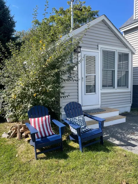 Sea-clusion by the sea!  Cozy cottage within step of the beach! - Image 1