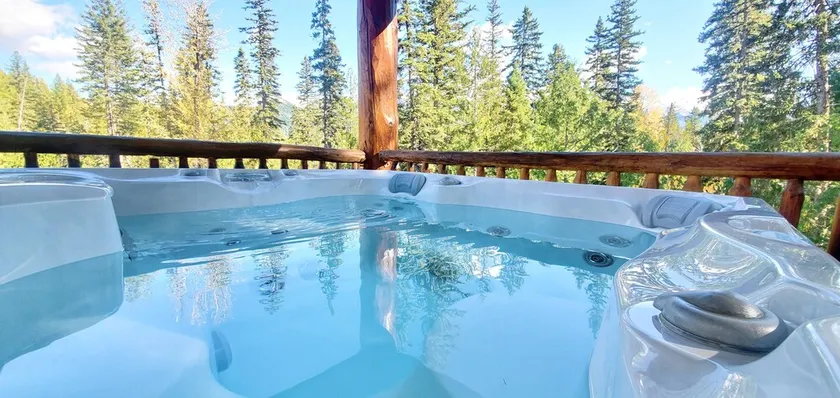 Private Hot Tub & BBQ, Open-Plan Living, Walk to Resort & Trails - Image 1