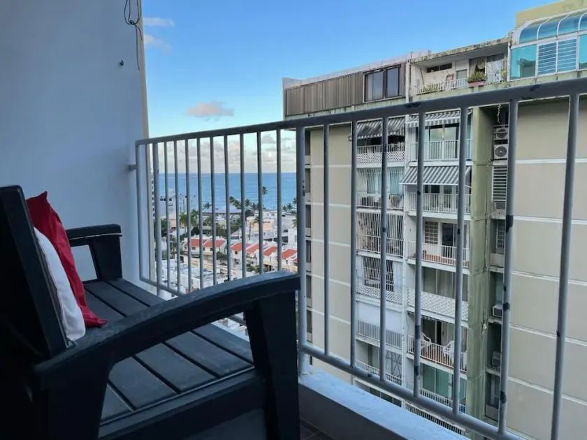 Beautiful studio with ocean view 5 minutes from airport - Image 1