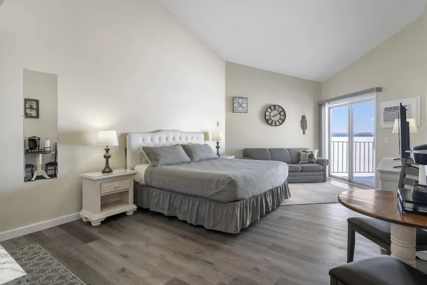 Chambres spacieuses avec vue panoramique à couper le souffle sur la plage. - Image 1