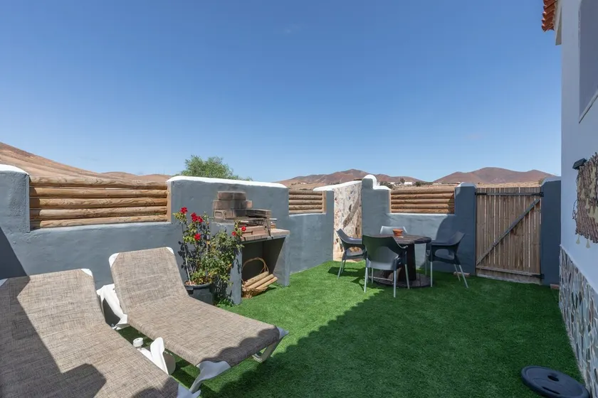 Ländliches Apartment „Casa Suárez“ mit Terrasse, Bergblick und Garten - Image 1
