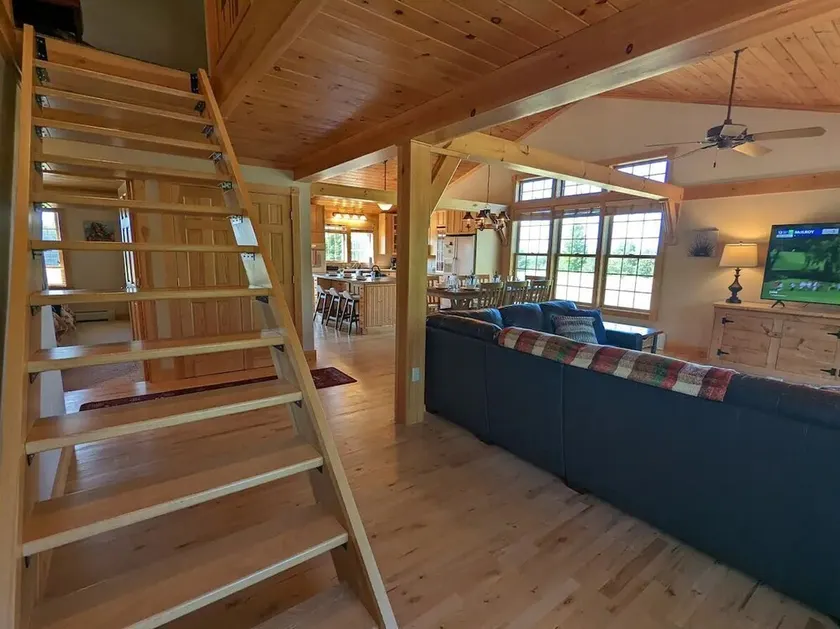 Peaceful, Spacious Lodge with Golf & Sunset Views - Image 1