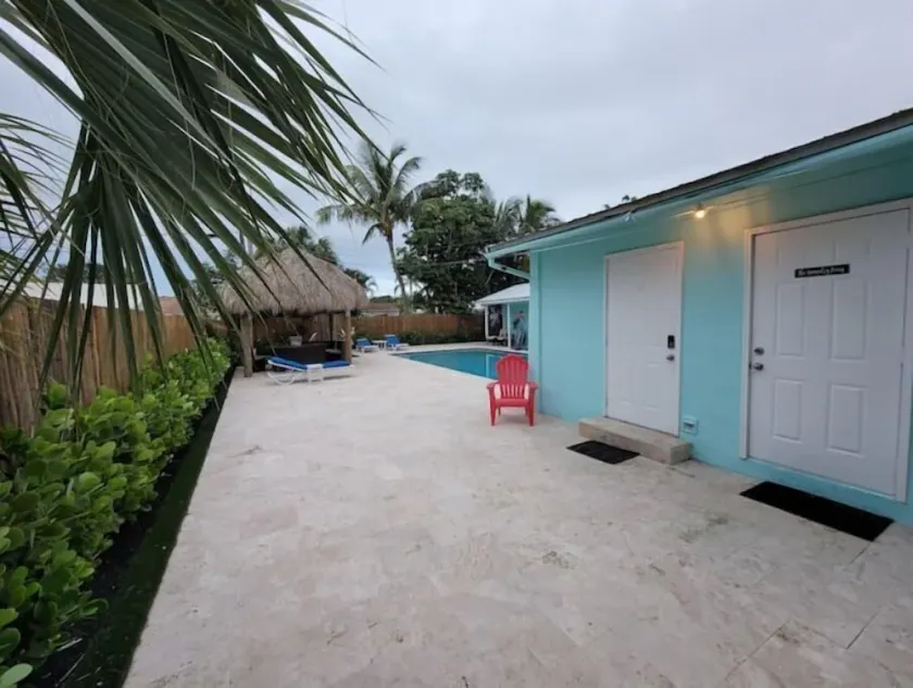 New Bedroom, Kitchen and Bathroom with a Pool - Image 1
