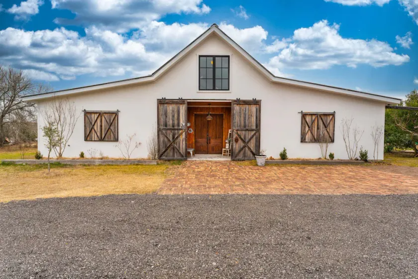 Luxury Barnhouse with 🔥HEATED🔥 Pool - Image 1