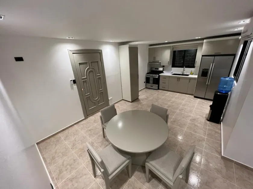House 5 mins from Monument with free parking - Image 1
