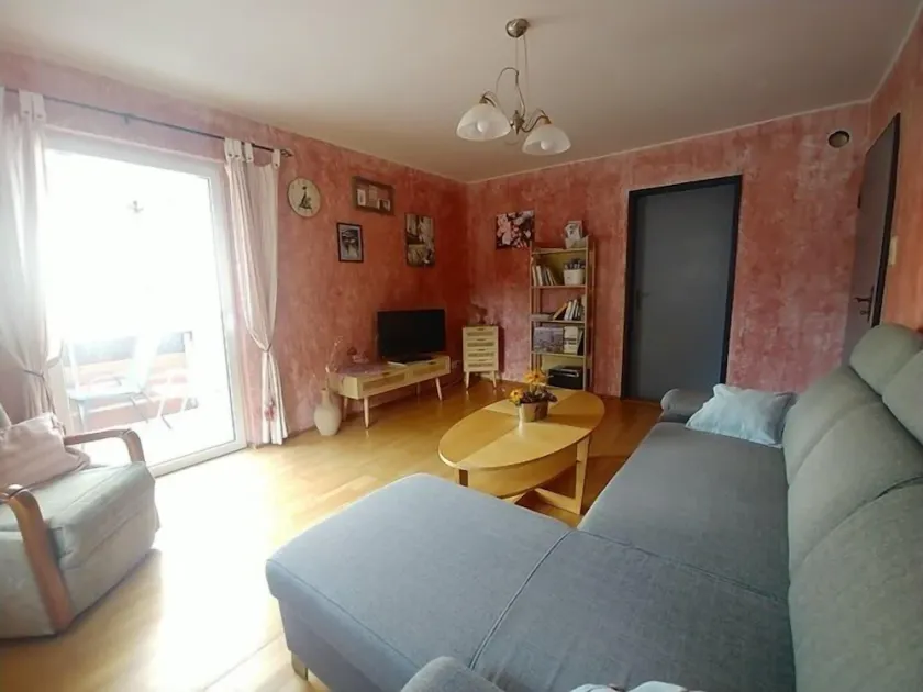 Spacious vacation apartment directly below Mainberg Castle - Image 1