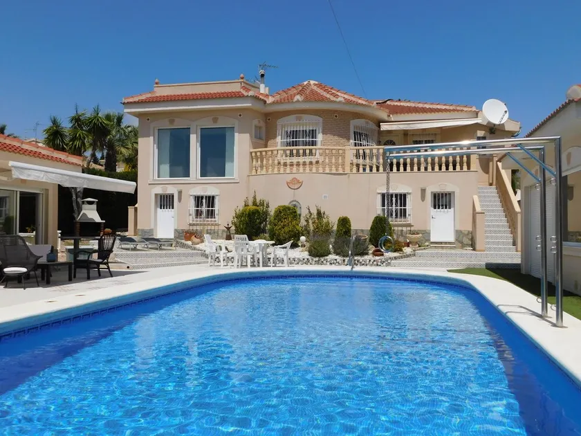 Fantastic & Spacious Villa with large private pool in Quesada area - Image 1