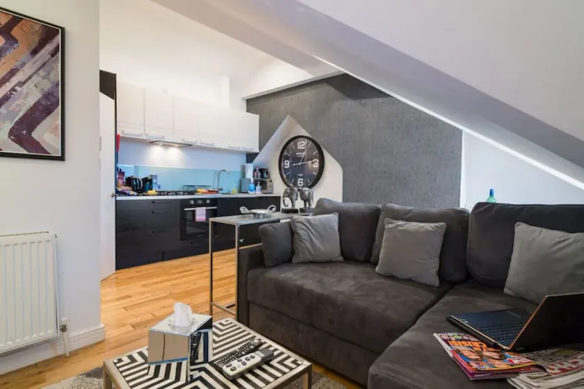 The Loft | Trendy Top Floor 1 Bed | Oakfield Apts - Image 1