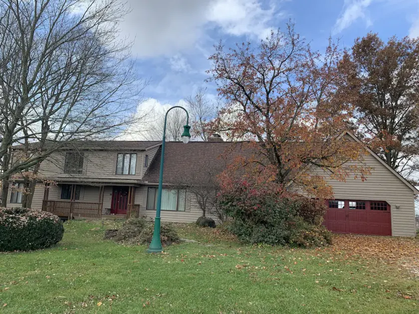 4-bedroom home on farm 5-minutes to Denison/Granville, stay longer-Flexcation - Image 1