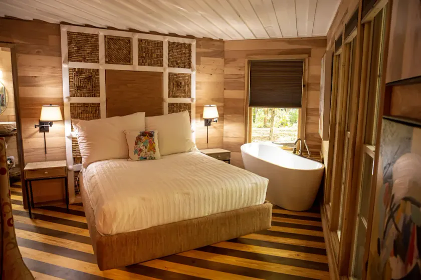 Honeymoon Loft Cabin - Soaking Tub & Fireplace - Walk to Mentone - Image 1
