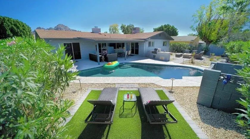 Heated Pool/Fire Lounge/TVpatio Oasis in Uptown! - Image 1