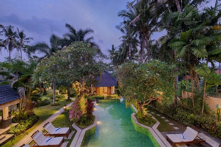 A Piece of Coastal Paradise! 4 BR Villa Lush Garden View - Image 1
