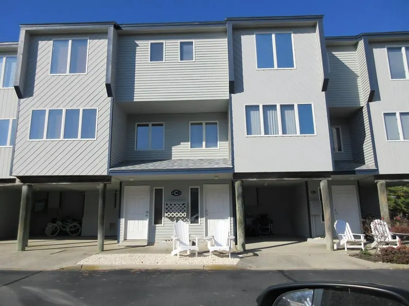 Nice townhouse style condo with pool in Brant Beach. Unit overlooks pool and. - Image 1