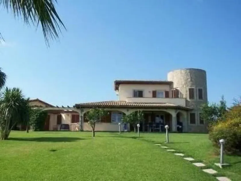 quiet location with beautiful view, big garden, just a few minutes to the beach - Image 1