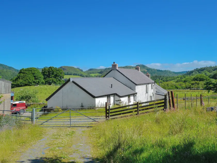 2 bedroom accommodation in Capel Curig, near Betws-y-Coed - Image 1