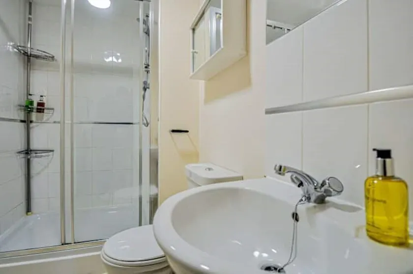Entire Apartment Sleeps 4 Near the River Thames - Image 1