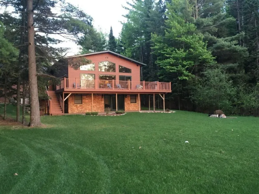 Executive Home with Excellent Lake Views - Image 1