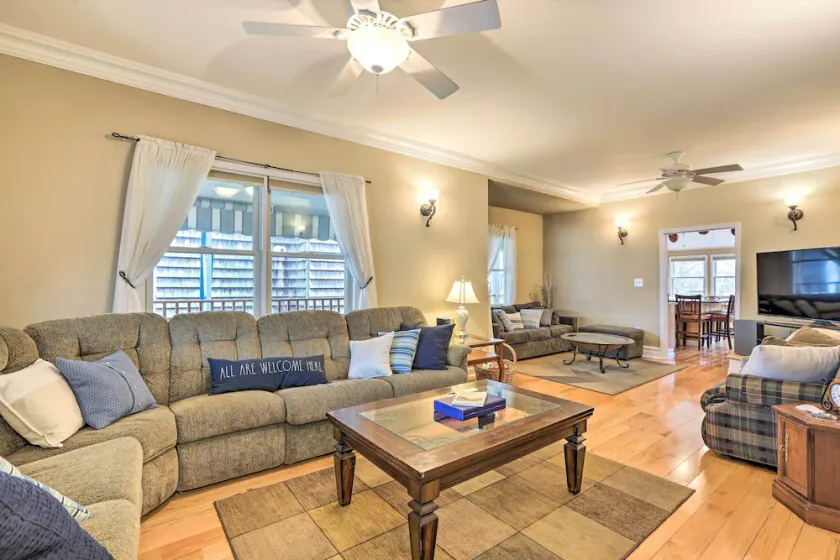 Beautiful Spacious Beach Home, Private Deck & Grill, 5-min to Beach w/ Badges - Image 1