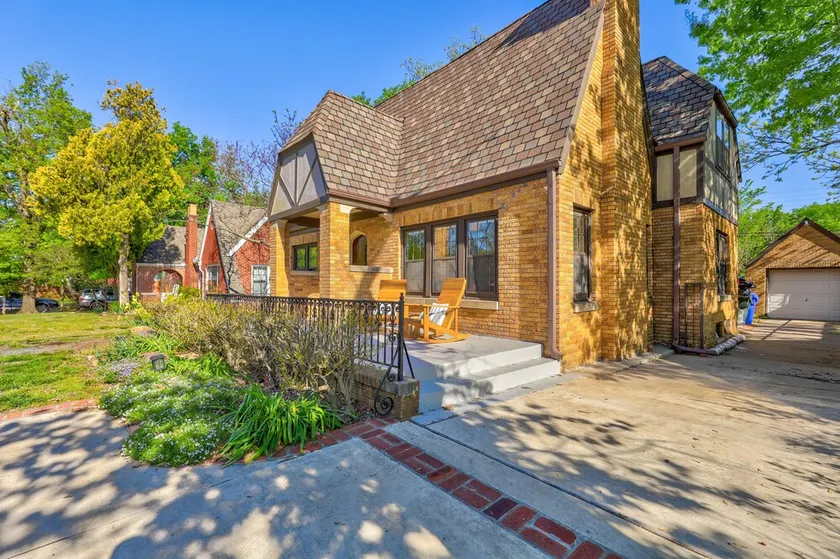 Large luxury Home - Walk to Campus/Stadium in the Heart of Norman - Image 1