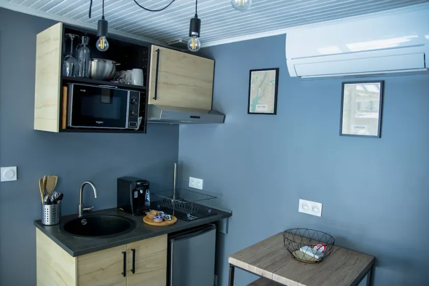 1 Bedroom Apartment in Saint-Bauzille-de-la-Sylve - Image 1