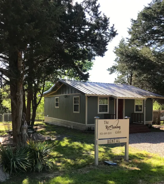 Lake Texoma! Beautiful Cabin with Relaxing atmosphere!sleeps 5 - Image 1
