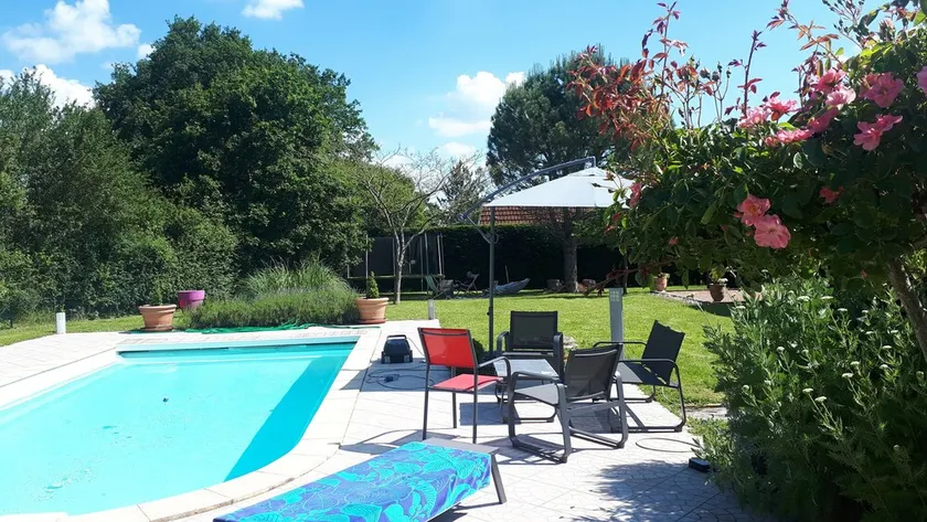 Country house with a pool and garden in Burgundy, between the Loire and the Morvan - Image 1