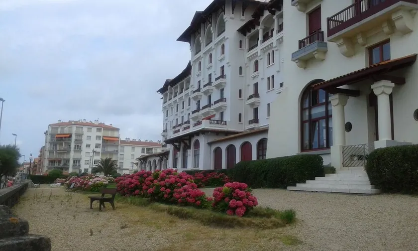 First line beach Hendaye Euskalduna - Image 1