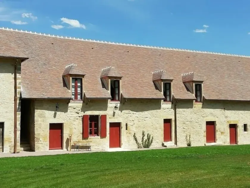 Charming XVIIth Century Cottage: 8 Guests, 4 Bedrooms, Modern Amenities, Historic Setting - Image 1