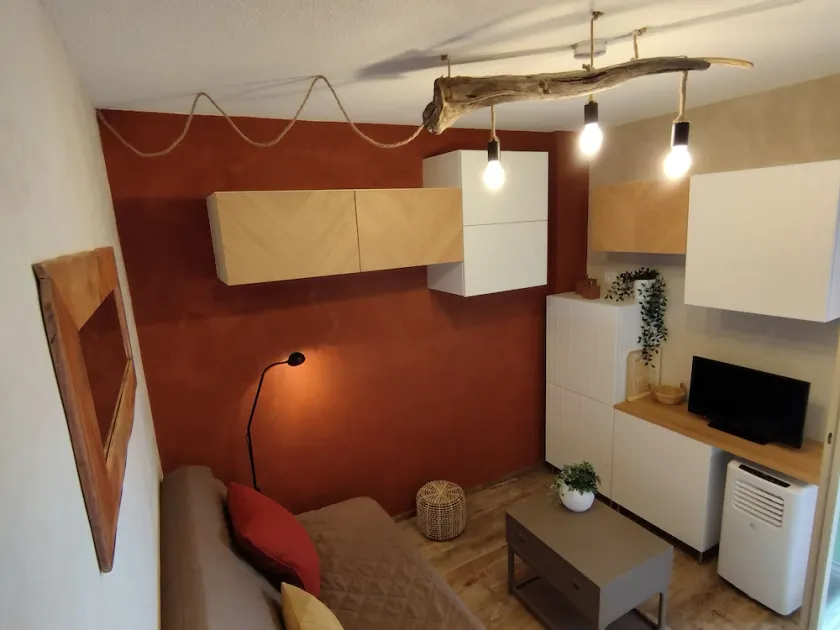 Apartment with terrace and garden view, 8 minutes walk from the beach - Image 1