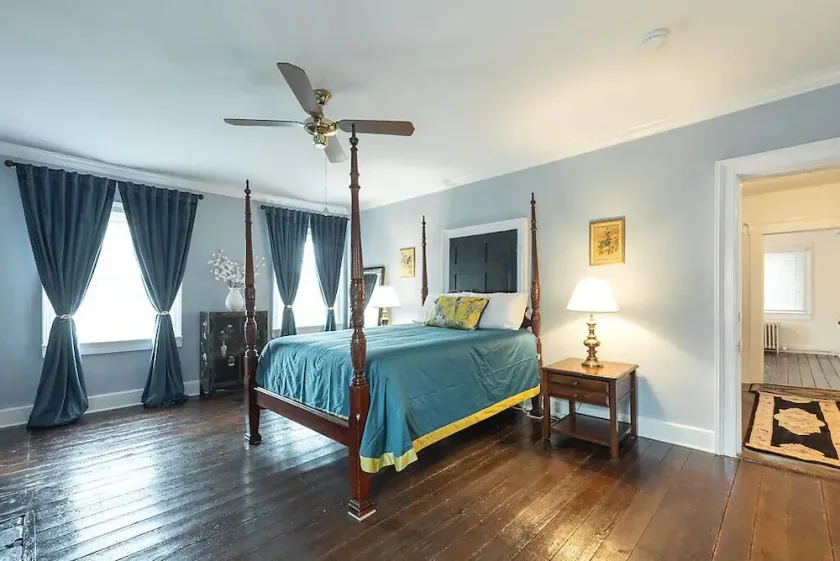 The Pembroke Room in the historic Holladay House - Image 1