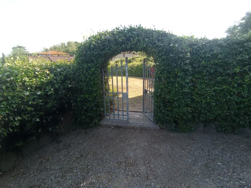 Pace e tranquillità abitano qui: casa colonica immersa nel verde. - Image 1