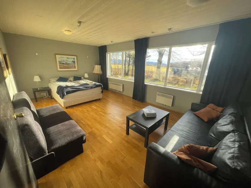 Hlíðarból Guesthouse - Image 1