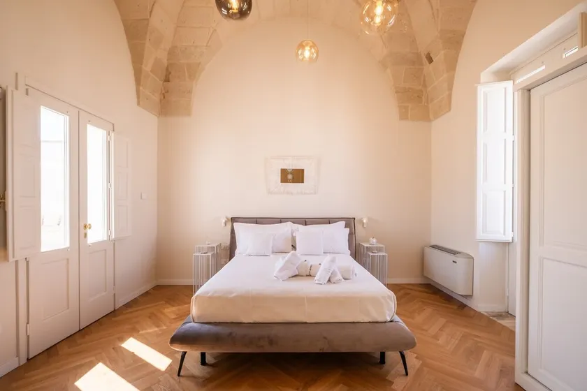 Quarto 'Relais Luxury Xenia - Suite' com piscina partilhada, acesso Wi-Fi e ar condicionado - Image 1