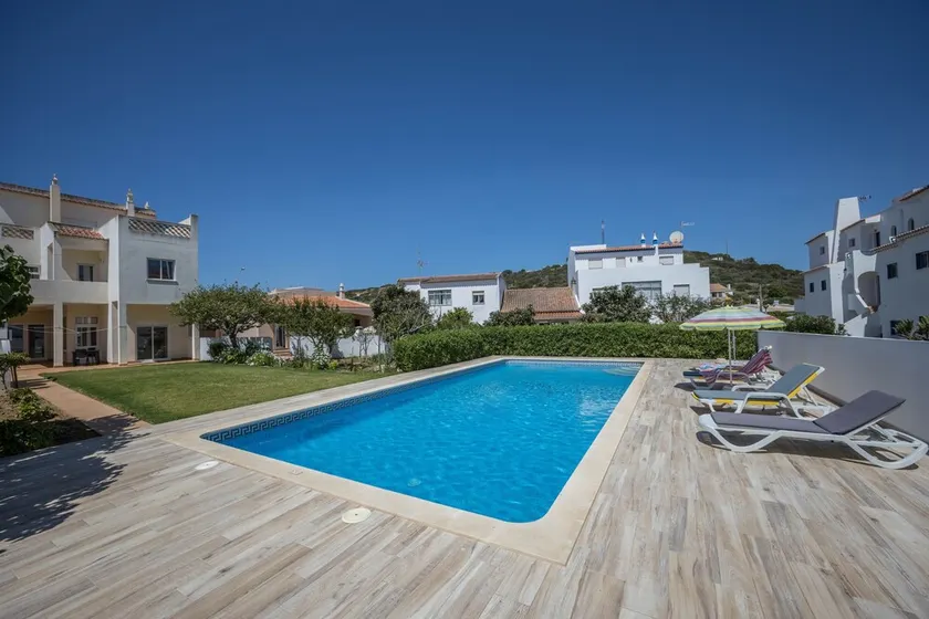Casa de vacaciones Casa Bege T1 con piscina compartida, jardín compartido, terraza y Wi-Fi - Image 1