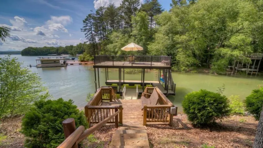 Southern Comfort- Lake Front | 2 Level Dock | Paved Roads and Driveway - Image 1