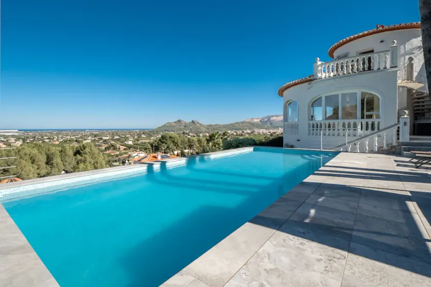 Newly Renovated Villa with private heated Pool - Image 1